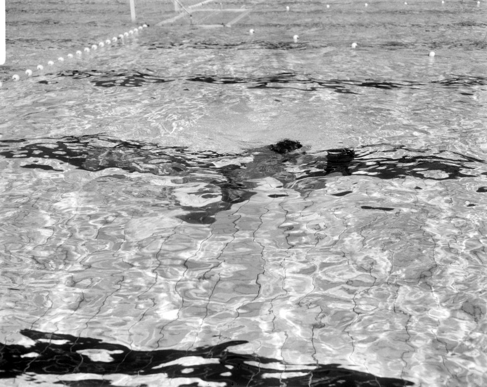 Ronnie Kroon met onderwatercamera, Kroon onder water, Bestanddeelnr 919-4622