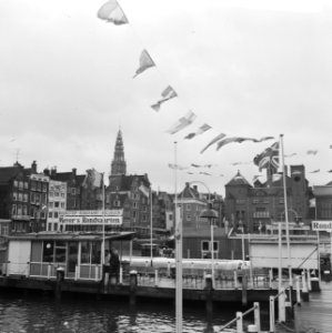 Rondvaartboten (Amsterdam) aan steiger, Bestanddeelnr 923-3888