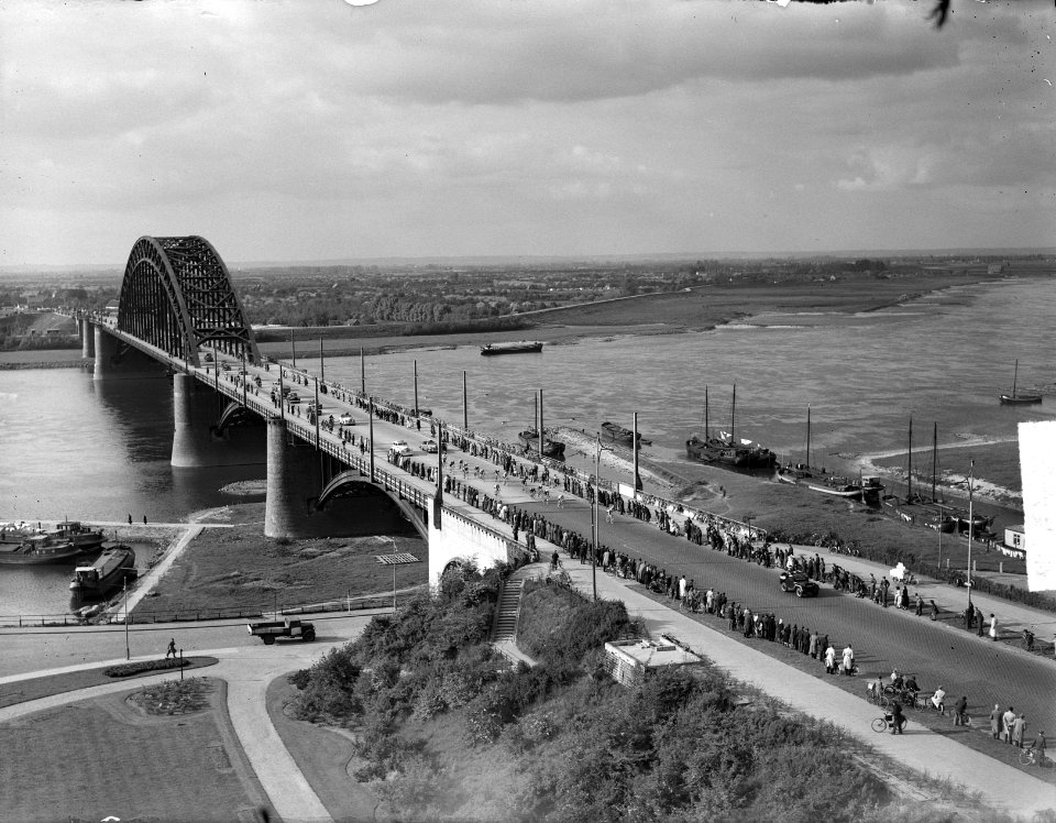Ronde van Nederland 5e etappe Remmers op Waalbrug, Bestanddeelnr 903-3688