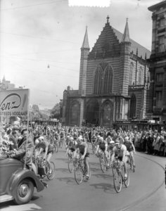 Ronde van Nederland start in Paleisstraat Amsterdam, Bestanddeelnr 905-1429