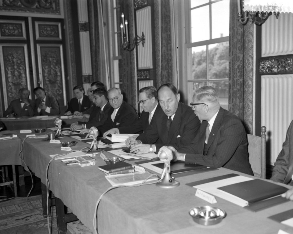 Rondetafelconferentie in de Treveszaal, Bestanddeelnr 912-5312