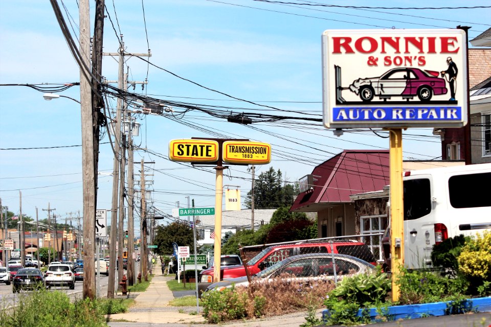 Ronnie & Sons Autobody in Schenectady, New York