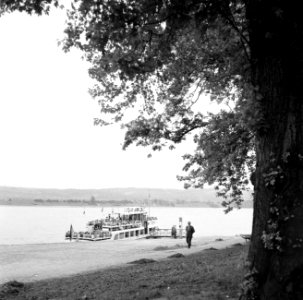 Rondvaartboot Lindenwirtin aan de rijnkade nabij Bonn, Bestanddeelnr 254-1798