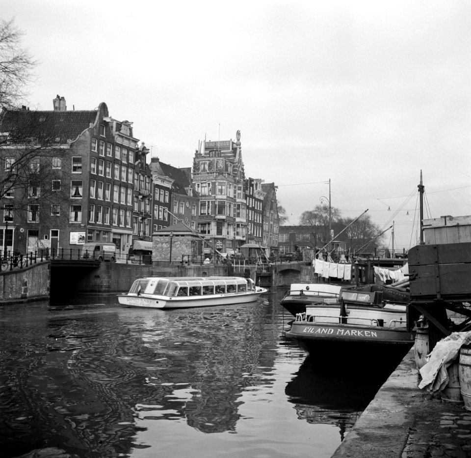 Rondvaartboot bij de Korte Singel, Bestanddeelnr 254-3241