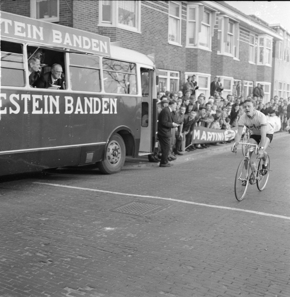 Ronde van Noord Holland , Evert Dolman gaat in Zaandam als eerste over de finish, Bestanddeelnr 917-6065
