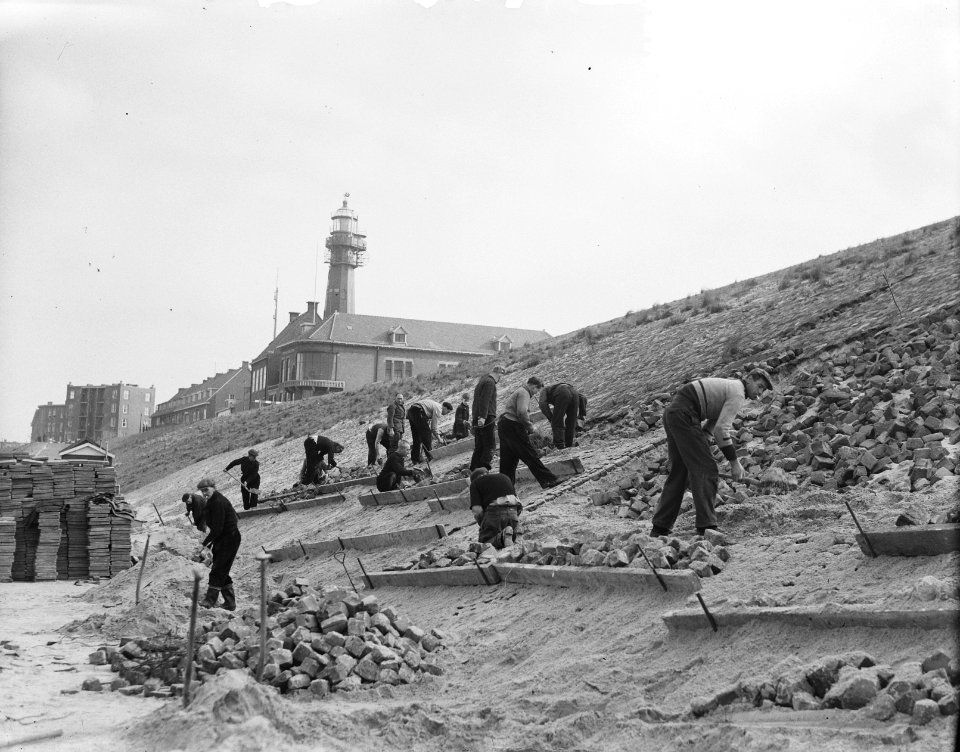 Restauratie strand en duinen Scheveningen. Herstel dijklichaam boulevard Scheven, Bestanddeelnr 905-5905