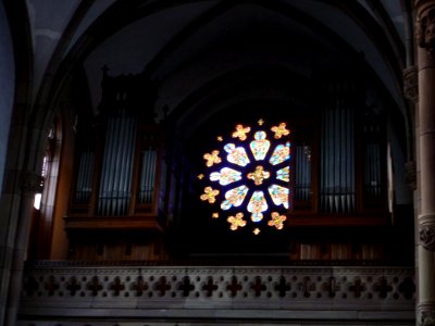 Rosace et orgues de la Chapelle Saint-Anne (1)