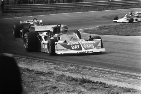 Ronnie Peterson (10) in March-Ford, Bestanddeelnr 928-7516