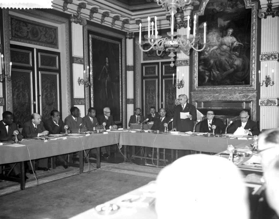 Rondetafelconferentie in de Treveszaal Overzicht van de zitting, Bestanddeelnr 912-5310