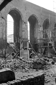 Restauratie St Laurenskerk te Rotterdam, nr 18, 19 middenschip nr 20 buitenmu, Bestanddeelnr 915-9252