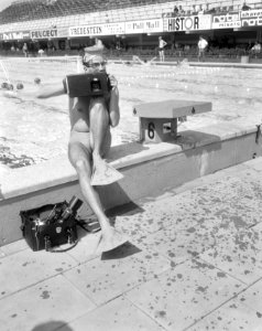 Ronnie Kroon met onderwatercamera, Kroon met camera, Bestanddeelnr 919-4627