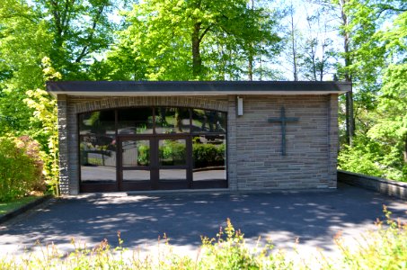 Rosenheim (Landkreis Altenkirchen), Friedhof, Trauerhalle