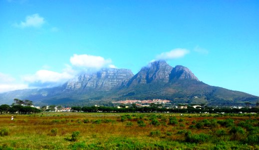 Rondebosch Common and Devils peak with UCT - Cape Town 2