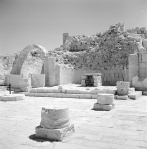 Resten van de oude stad Avdat. Ruine van de St. Theodoruskerk met het gezicht op, Bestanddeelnr 255-3320