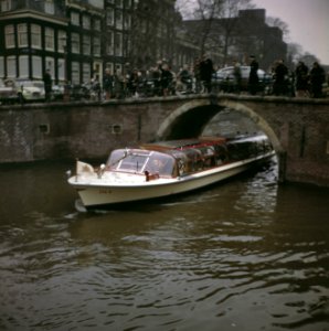 Rondvaartboot in de grachten van Amsterdam, Bestanddeelnr 254-7461