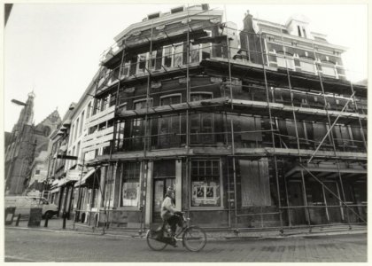 Restauratie van de Coninckshoek, Grote Markt, hoek Koningstraat. NL-HlmNHA 54032197