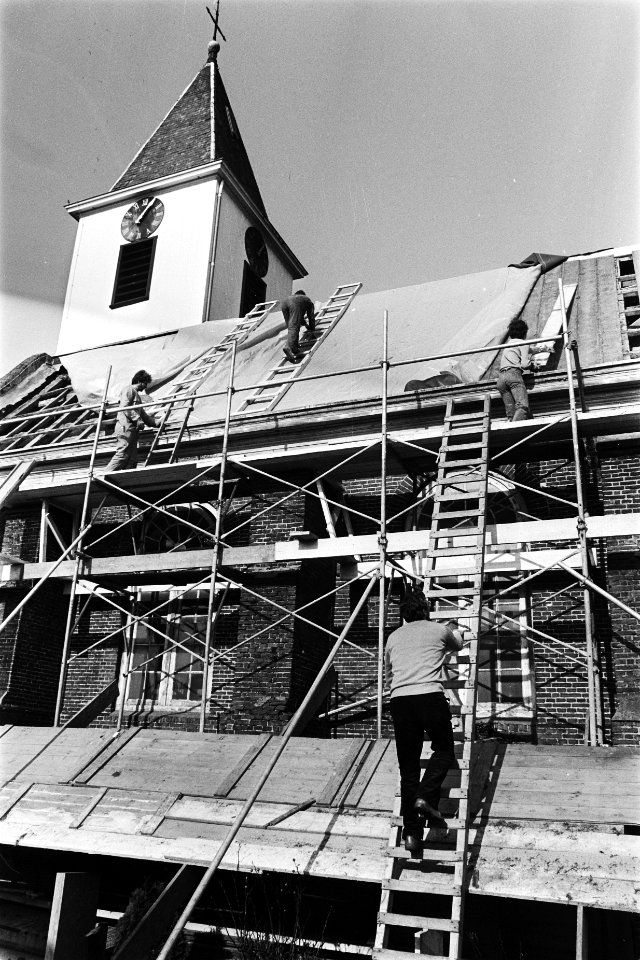 Restauratie Petruskerk in Sloterdijk werkzaamheden buiten, Bestanddeelnr 930-6791