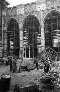 Restauratie St Laurenskerk te Rotterdam, nr 3, 4, 5 herstellingen aan het midd, Bestanddeelnr 915-9254