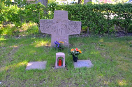 Rosenheim (Landkreis Altenkirchen), Friedhof, Pfarrergrab