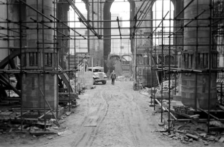 Restauratie St Laurenskerk te Rotterdam, nr 15, 16, 1 doorkijk naar middenschi, Bestanddeelnr 915-9251