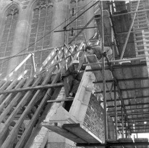 Restauratie St. Laurenskerk , Rotterdam, vervangen van sierstukken, Bestanddeelnr 918-9235