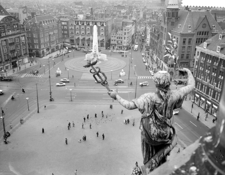 Restauratie Koninklijk Paleis te Amsterdam, overzicht van de Dam met het Nationa, Bestanddeelnr 911-1515