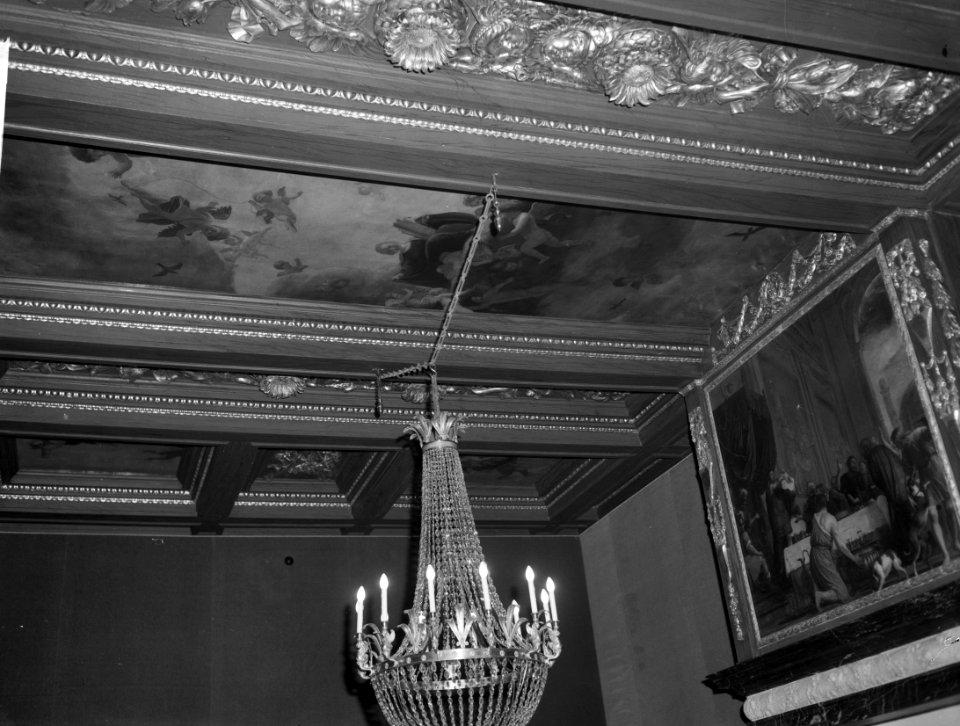 Restauratie Paleis te Dam (Amsterdam) weeskamer gebeeldhouwde plafond, Bestanddeelnr 913-9940
