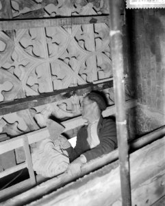 Restauratie oude kerk te Amsterdam, restauratie werkzaamheden in het gewelf van , Bestanddeelnr 910-2724