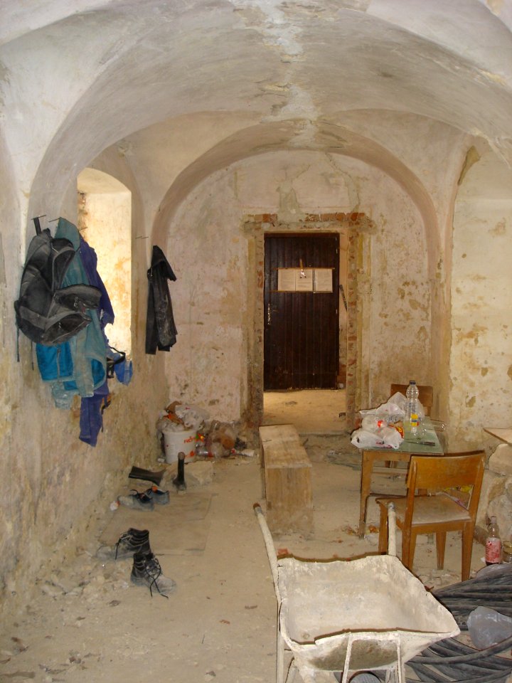 Restoration of Pišece Castle in 2007 136