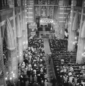 Requiemmis voor oveleden Paus in de St Jacobskerk in Den Haag Overzicht van d, Bestanddeelnr 915-2537