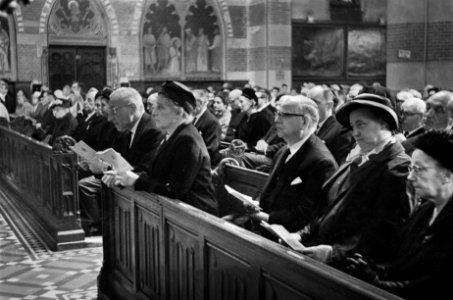 Requiemmis voor oveleden Paus in de St. Jacobskerk in Den Haag . Overzicht van d, Bestanddeelnr 915-2538