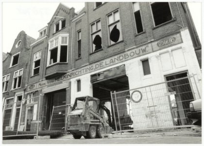 Restauratie van de voormalige melkfabriek De Landbouw in de Spaarnwouderstraat. NL-HlmNHA 54034034