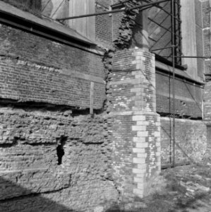 Restauratie St. Laurenskerk te Rotterdam, slechte staat van buitenmuren, Bestanddeelnr 917-5103