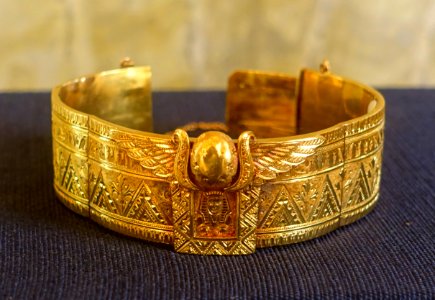 Return from Egypt, bracelet by Jean Baptist Claude Odiot, gold - Galleria Borghese - Rome, Italy - DSC04963
