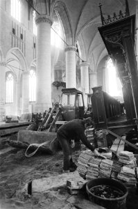 Restauratie van Pieterskerk in Leiden, die werd gebouwd in 5e eeuw, werkzaamheden in de Kerk, Bestanddeelnr 931-3780
