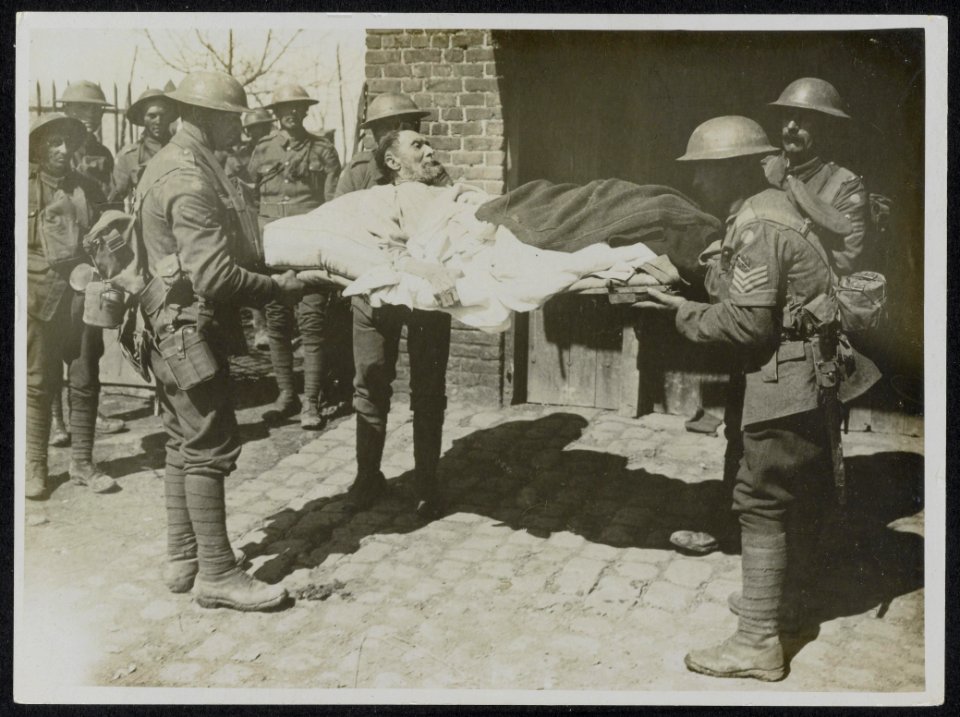 Rescuing a bed-ridden old man who was left in a badly shelled village, Bestanddeelnr 158-0915