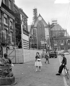 Restauratiewerkzaamheden op de Dam te Amsterdam, overzicht dam, links Paleis in , Bestanddeelnr 911-4704