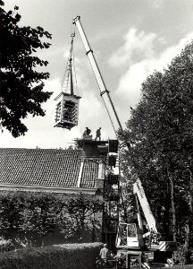 Restauratiewerkzaamheden aan de R.K. kerk te Haarlemmerliede. Aangekocht in 1984 van C. de Boer, NL-HlmNHA 54014396