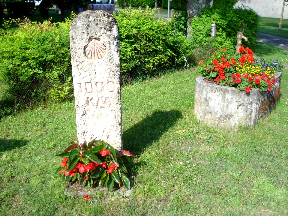 Retjons, the Compostella 1000 km waymark stone