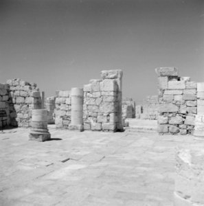 Resten van de oude stad Avdat zuilen en muren, Bestanddeelnr 255-3336