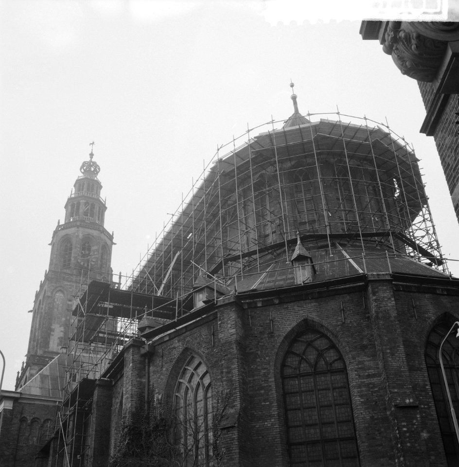 Restauratie van de Martinikerk te Groningen, de Martinikerk in de steigers, Bestanddeelnr 911-9000