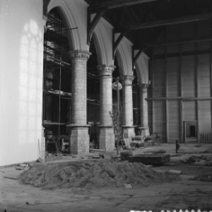 Restauratie van de ruim 700-jarige Oude kerk te Delft zuiderzijbeuk met op achte, Bestanddeelnr 911-9300