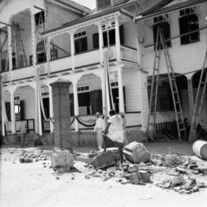 Restauratiewerkzaamheden bij de voorbereiding van het koninklijk bezoek, Bestanddeelnr 252-4167