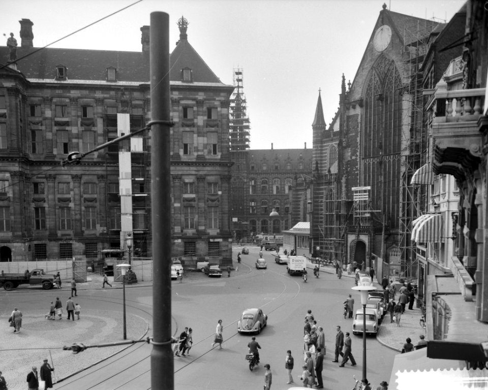 Restauratiewerkzaamheden op de Dam te Amsterdam, overzicht dam, links Paleis in , Bestanddeelnr 911-4702