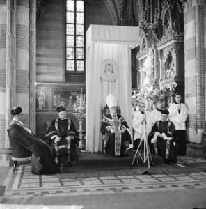 Requiemmis voor oveleden Paus in de St Jacobskerk in Den Haag Overzicht van d, Bestanddeelnr 915-2535