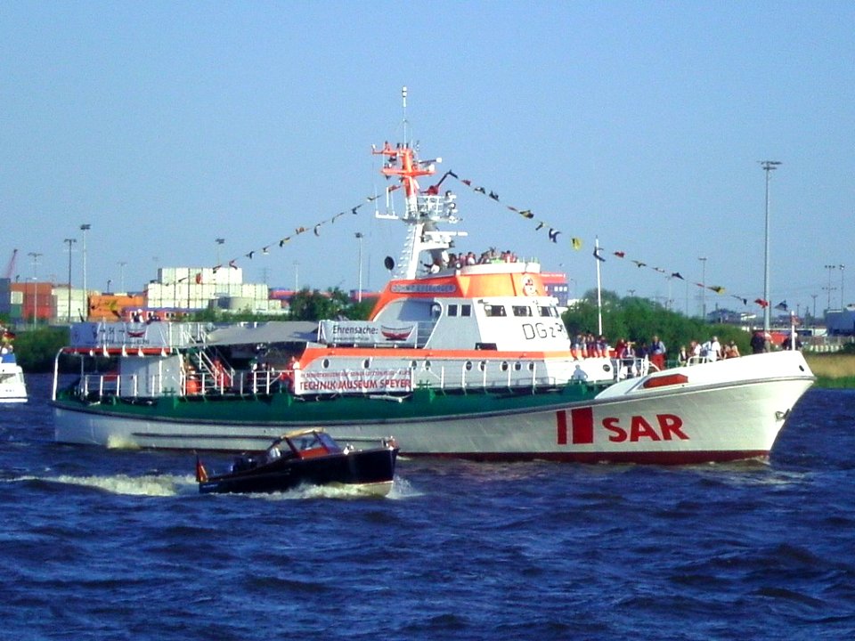 Rettungskreuzer John T Essberger in Hamburg