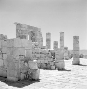 Resten van de oude stad Avdat zuilen en muren, Bestanddeelnr 255-3337