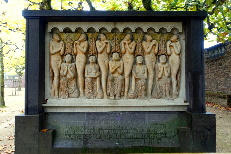 Resurrection - Platanenhain - Mathildenhöhe - Darmstadt, Germany - DSC01546