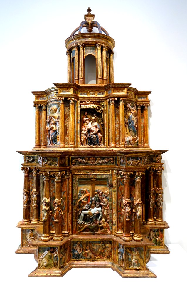 Reredos, artist unknown, Spain, c. 1570-1600, polychromed and gilded pine - Fogg Art Museum, Harvard University - DSC01025