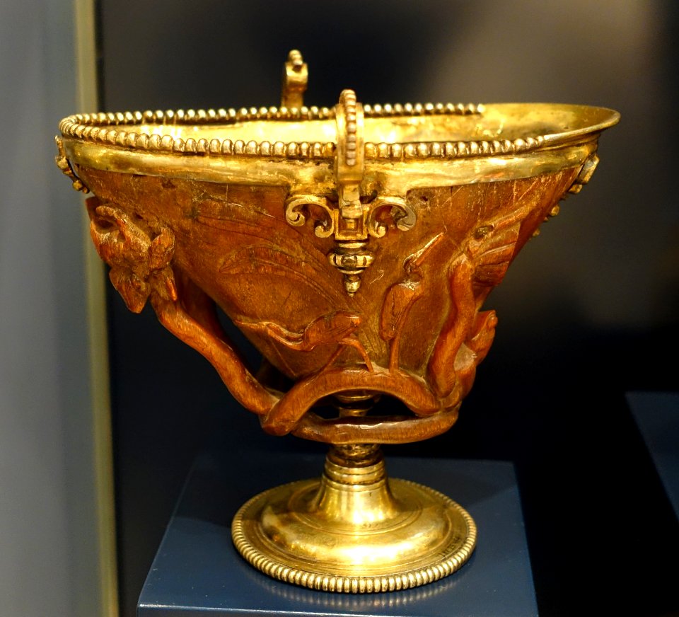 Rhinoceros horn cup, China, Ming dynasty, with European gilt silver mount, late 16th to early 17th century AD - Museo Nacional de Artes Decorativas - Madrid, Spain - DSC08007